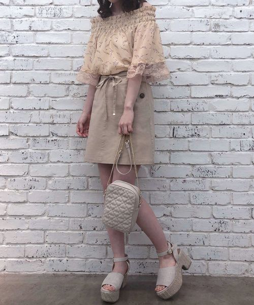 one after another NICE CLAUP(ワンアフターアナザーナイスクラップ)の「アソートオフショルブラウス(シャツ/ブラウス・レディース・ベージュ/ドット/チェック/ナチュラル・FREE)」の8枚目の写真