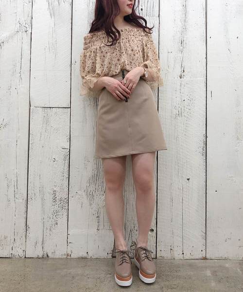 one after another NICE CLAUP(ワンアフターアナザーナイスクラップ)の「アソートオフショルブラウス(シャツ/ブラウス・レディース・ベージュ/ドット/チェック/ナチュラル・FREE)」の5枚目の写真