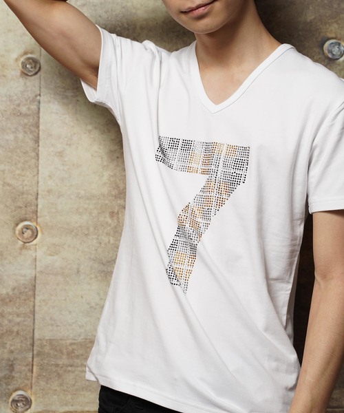 おしゃれスタ（オシャレスタ）の「ラインストーンデザインVネック半袖Tシャツ(SS)（Tシャツ/カットソー・メンズ・ホワイト/ブラック/ホワイト系その他/ブラック系その他・M/L）」の7枚目の写真