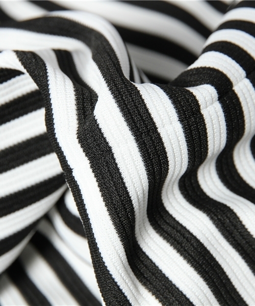 natural couture(ナチュラルクチュール)の「リップルボーダータイトスカート(スカート・レディース・ネイビー/ブラック・FREE)」の3枚目の写真