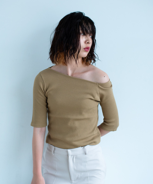 Aunt Marie's（アントマリーズ）の「AUNT MARIE'S テレコリブワンショルTOPS（Tシャツ/カットソー・レディース・ブラック/ベージュ/アイボリー・FREE）」の3枚目の写真