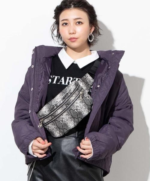 WEGO（ウィゴー）の「WEGO/シンセティックレザーWジップボックスウエストバッグ（ボディバッグ/ウエストポーチ・メンズ・ベージュ/グレー/ブラック/その他1/ブラック系その他・FREE）」の5枚目の写真