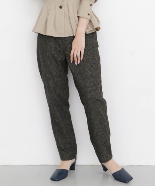 KBF(ケイビーエフ)の「カラーネップテーパードパンツ(その他パンツ・レディース・チャコールグレー/ベージュ/ブラウン・ONE)」の2枚目の写真