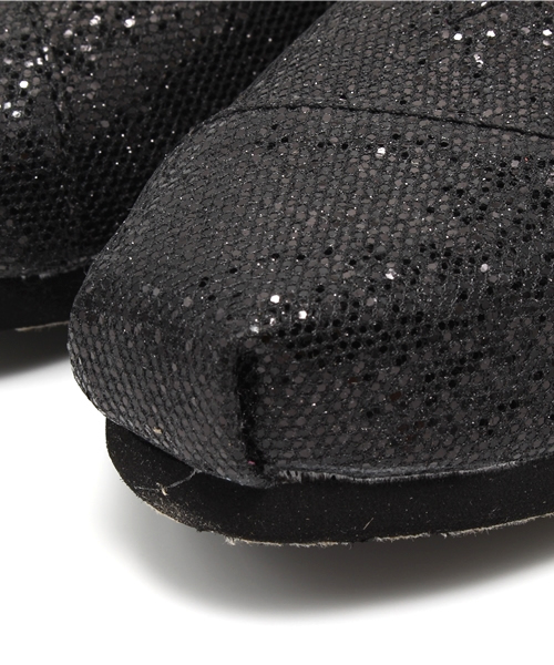 TOMS(トムス)の「トムス ウィメンズ クラシック グリッター ラメ スリッポン TOMS W CLSC Glitters(スニーカー・レディース・シルバー/ブラック・23cm/24.5cm/24cm/23.5cm/22cm/22.5cm)」の6枚目の写真