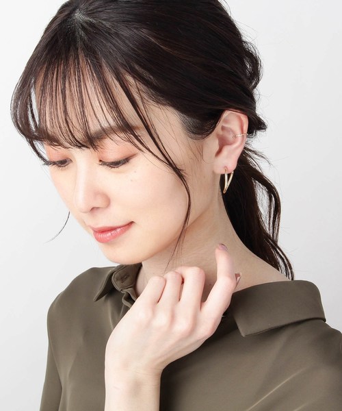 COCOSHNIK(ココシュニック)の「K10中空フープ オーバルウェーブ スタッドピアス(ピアス(両耳用)・レディース・ホワイト系その他7・00)」の4枚目の写真