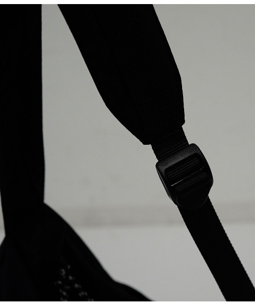 Gramicci(グラミチ)の「GRAMICCI BIG SHOPPER(ショルダーバッグ・メンズ・ブラック/ベージュ系その他/オリーブ・FREE)」の6枚目の写真