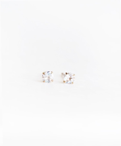 sowi(ソーイ)の「K10 誕生石 天然石 スタッド ピアス 全8種類(ピアス(両耳用)・レディース・ホワイト/ライトブルー/パープル/オフホワイト/イエロー/ブルー/ライトグリーン/ワインレッド・フリ-)」の2枚目の写真