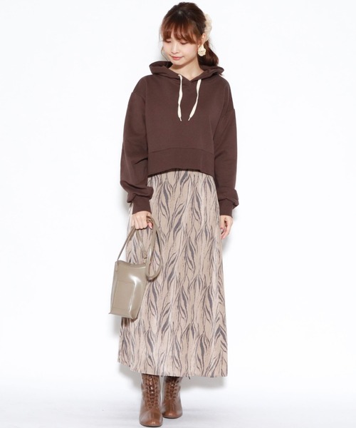 archives（アルシーヴ）の「裏毛ショートプルオーバー（パーカー・レディース・ブラウン/ベージュ/ブルー/アイボリー・MEDIUM）」の5枚目の写真