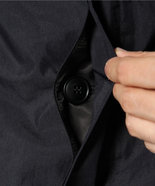 COMMONWARE AMERICAN RAG CIE&Magine（コモンウェアアメリカンラグシーアンド マージン）の「AMERICAN RAG CIE&Magine COMMONWARE 3ピースコットンステンカラーコート 114-AMG-1434-621AMG（ステンカラーコート・メンズ・ベージュ/ネイビー・44）」の14枚目の写真