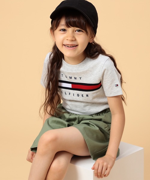 TOMMY HILFIGER（トミーヒルフィガー）の「【90~170㎝展開】フラッグロゴＴシャツ（Tシャツ/カットソー・キッズ・ホワイト/ネイビー/レッド/ブルー/グレー/グレー系その他/イエロー/ライトグリーン/ブルー系その他・110cm/100cm/120cm/130cm/140cm/150cm/160cm/170cm/90cm/160-165cm）」の19枚目の写真