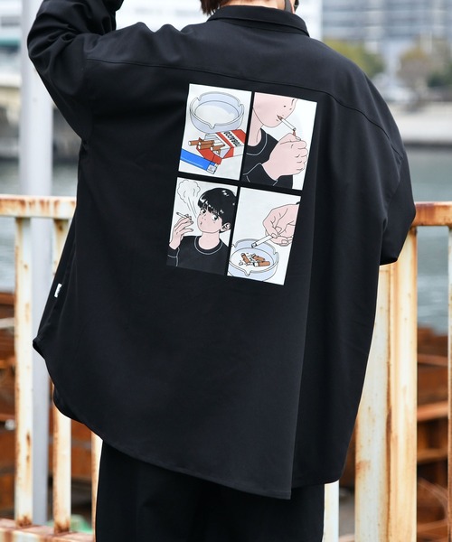 Perushu(ペルーシュ)の「バックプリントオーバーシャツ(シャツ/ブラウス・メンズ・ブラック/グレイッシュベージュ/ダークブルー・MEDIUM/LARGE)」の2枚目の写真