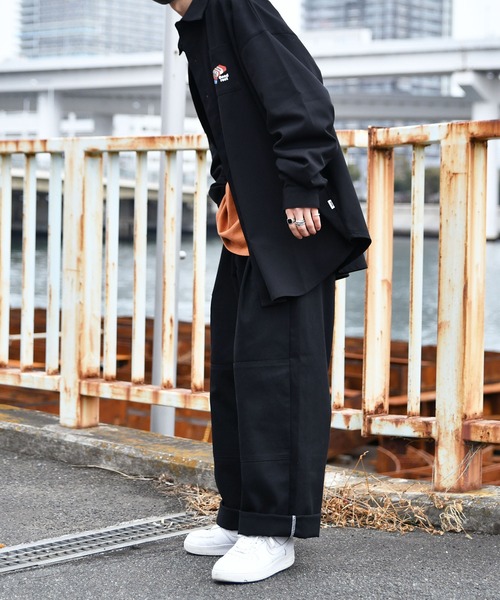 Perushu(ペルーシュ)の「バックプリントオーバーシャツ(シャツ/ブラウス・メンズ・ブラック/グレイッシュベージュ/ダークブルー・MEDIUM/LARGE)」の6枚目の写真