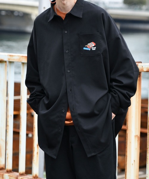 Perushu(ペルーシュ)の「バックプリントオーバーシャツ(シャツ/ブラウス・メンズ・ブラック/グレイッシュベージュ/ダークブルー・MEDIUM/LARGE)」の10枚目の写真