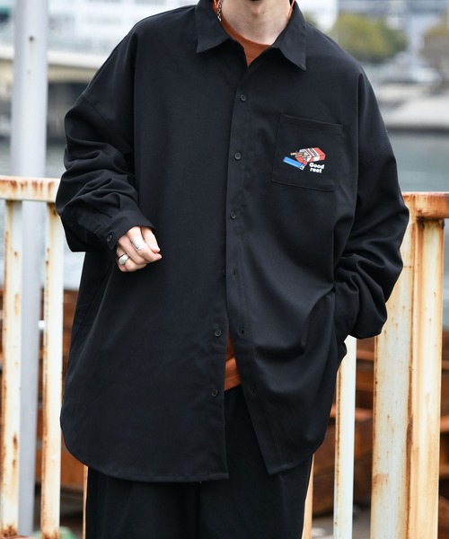 Perushu(ペルーシュ)の「バックプリントオーバーシャツ(シャツ/ブラウス・メンズ・ブラック/グレイッシュベージュ/ダークブルー・MEDIUM/LARGE)」の11枚目の写真