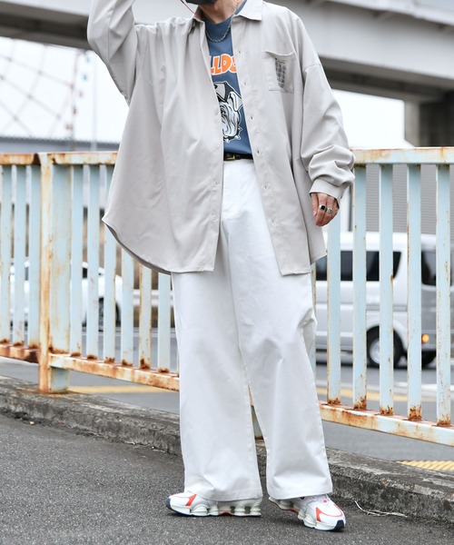 Perushu(ペルーシュ)の「バックプリントオーバーシャツ(シャツ/ブラウス・メンズ・ブラック/グレイッシュベージュ/ダークブルー・MEDIUM/LARGE)」の15枚目の写真