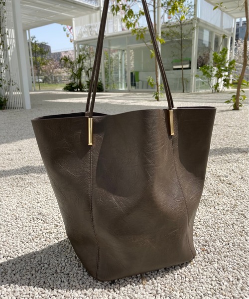 Ambre Neige(アンブルネージュ)の「【ポーチ付き】エコレザーセットトートバック/WEB/EC限定商品(トートバッグ・レディース・ライトブラウン/アイボリー/ダークブラウン/マスタード/ベージュ/ブラック・FREE)」の3枚目の写真