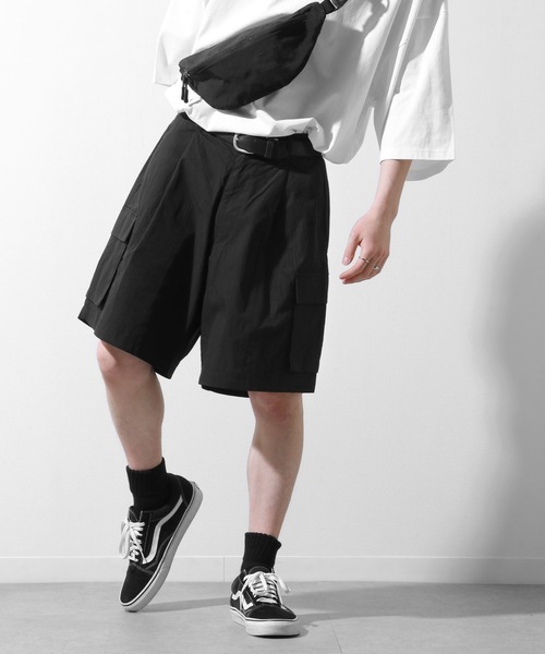 ZIP FIVE（ジップファイブ）の「ウェザークロス素材フラップポケットカーゴショートパンツ（カーゴパンツ・メンズ・オフホワイト/カーキ/ブラック・LARGE/MEDIUM）」の2枚目の写真