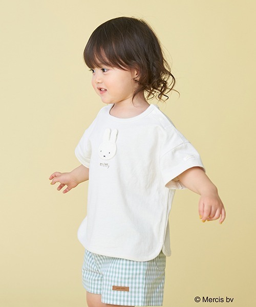 petit main（プティマイン）の「【miffy】モチーフTシャツ（Tシャツ/カットソー・キッズ・アイボリー/エメラルド/ピンク系その他・80ｃｍ/110cm/100cm/120cm/130cm/90㎝/90cm）」の2枚目の写真