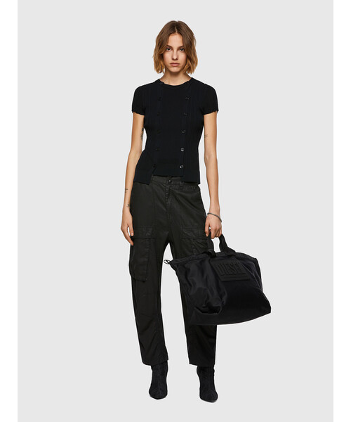 DIESEL（ディーゼル）の「レディース 半袖 ニット ボタンディテール クルーネック（ニット/セーター・レディース・ブラック/カーキ/レッド・SMALL/MEDIUM/LARGE）」の13枚目の写真