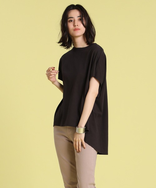 INED（イネド）の「ラウンドヘムカットソー（Tシャツ/カットソー・レディース・チャコールグレー/オフホワイト/カーキ/サックスブルー/ライトグリーン・9号）」の3枚目の写真