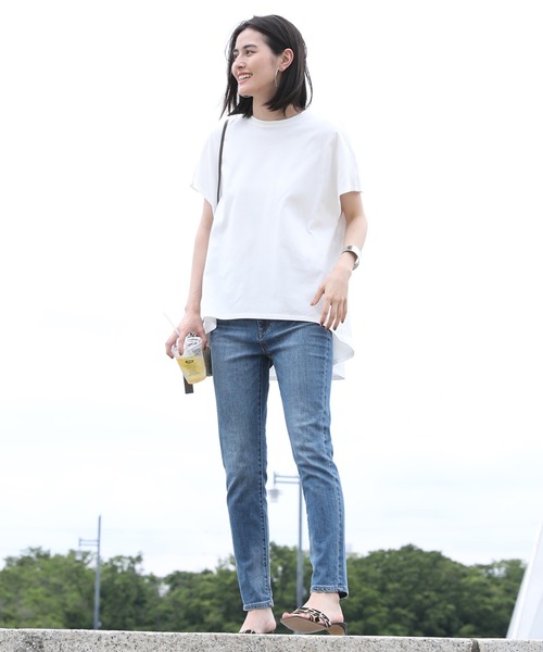 INED（イネド）の「ラウンドヘムカットソー（Tシャツ/カットソー・レディース・チャコールグレー/オフホワイト/カーキ/サックスブルー/ライトグリーン・9号）」の16枚目の写真