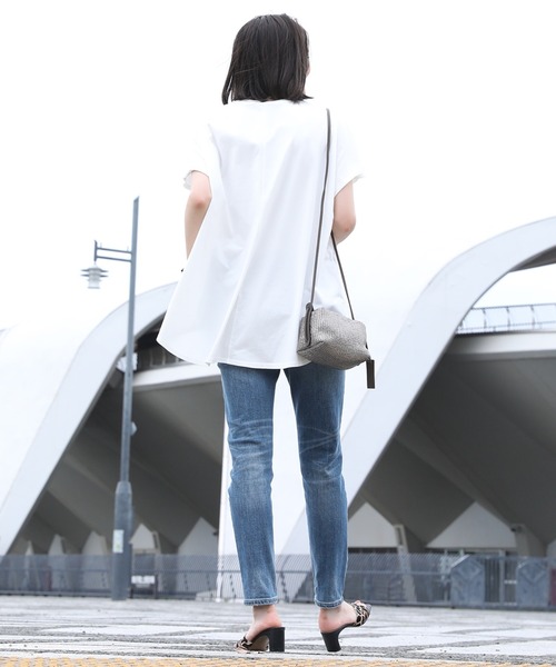 INED（イネド）の「ラウンドヘムカットソー（Tシャツ/カットソー・レディース・チャコールグレー/オフホワイト/カーキ/サックスブルー/ライトグリーン・9号）」の18枚目の写真