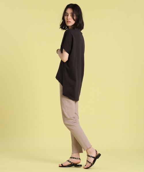 INED（イネド）の「ラウンドヘムカットソー（Tシャツ/カットソー・レディース・チャコールグレー/オフホワイト/カーキ/サックスブルー/ライトグリーン・9号）」の7枚目の写真