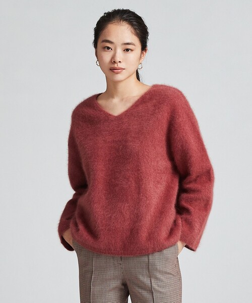 TOMORROWLAND （トゥモローランド）の「フラッフィーヤーン Vネックプルオーバー（ニット/セーター・レディース・ホワイト/ブラック/レッド/グリーン/ブルー・S）」の5枚目の写真