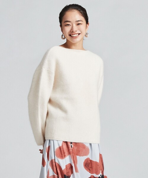 TOMORROWLAND （トゥモローランド）の「フラッフィーヤーン Vネックプルオーバー（ニット/セーター・レディース・ホワイト/ブラック/レッド/グリーン/ブルー・S）」の2枚目の写真