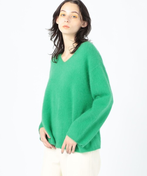 TOMORROWLAND （トゥモローランド）の「フラッフィーヤーン Vネックプルオーバー（ニット/セーター・レディース・ホワイト/ブラック/レッド/グリーン/ブルー・S）」の3枚目の写真