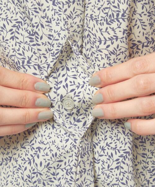 closet story（クローゼットストーリー）の「＜closet story（クローゼットストーリー）＞ スタンドカラー リーフプリント ギャザーブラウス（シャツ/ブラウス・レディース・クリーム/ホワイト/ライム・FREE）」の10枚目の写真