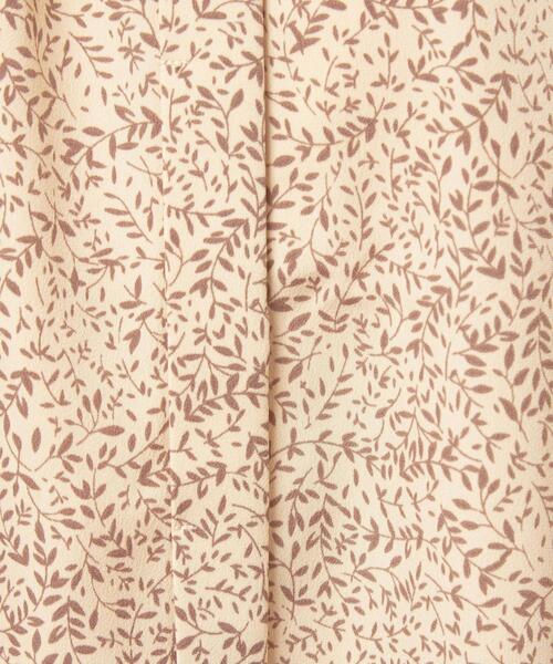 closet story（クローゼットストーリー）の「＜closet story（クローゼットストーリー）＞ スタンドカラー リーフプリント ギャザーブラウス（シャツ/ブラウス・レディース・クリーム/ホワイト/ライム・FREE）」の5枚目の写真