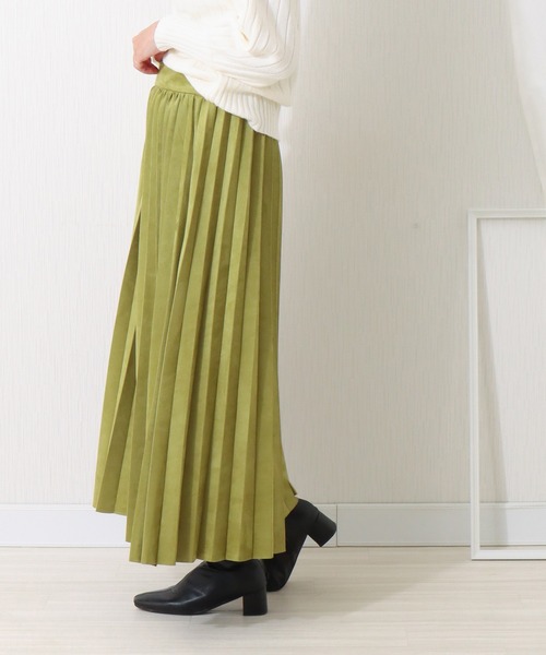 libelle more（リベル モア）の「スエードポンチ　アコーディオンプリーツスカート（スカート・レディース・グリーン/アイボリー/グレイッシュベージュ/チャコール・M/L）」の2枚目の写真