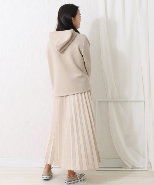 libelle more（リベル モア）の「スエードポンチ　アコーディオンプリーツスカート（スカート・レディース・グリーン/アイボリー/グレイッシュベージュ/チャコール・M/L）」の12枚目の写真