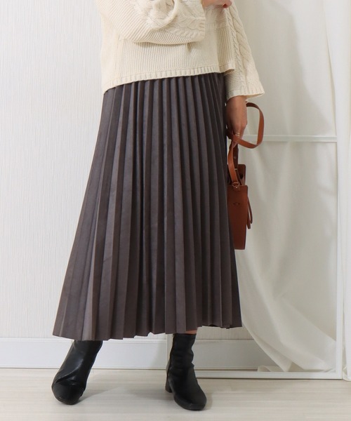 libelle more（リベル モア）の「スエードポンチ　アコーディオンプリーツスカート（スカート・レディース・グリーン/アイボリー/グレイッシュベージュ/チャコール・M/L）」の5枚目の写真