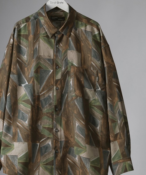 SlashDate（スラッシュデイト）の「ナチュラルストレッチ総柄プリントとろみシャツ（シャツ/ブラウス・メンズ・ブラック/ブラウン/グレー/ブルー/ブラック系その他/ブラウン系その他・M/L）」の4枚目の写真