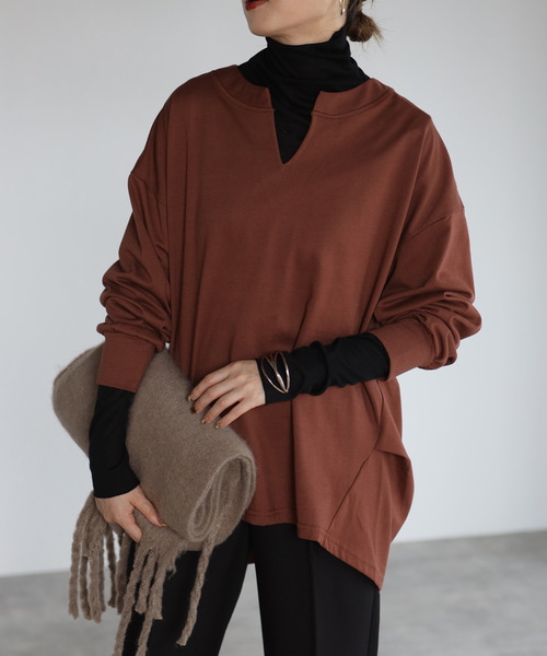 amini(アミニ)の「【2021-2022 A/W】キーネック裾タックプルオーバー(Tシャツ/カットソー・レディース・ブラック/ベージュ/パープル/ブラウン・MEDIUM)」の3枚目の写真