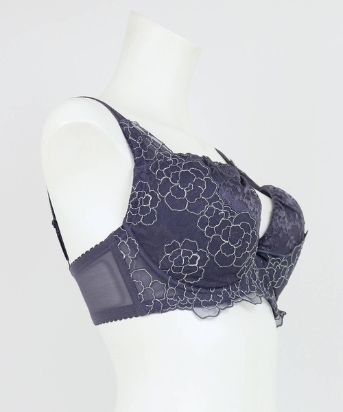 fran de lingerie(フランデランジェリー)の「Luxe Lace リュクスレース コーディネートブラジャー G65-I85カップ(ブラジャー・レディース・サックスブルー/クリーム/シルバーグレー・G65/G70/G75/G80/G85/H65/H70/H75/H80/H85/I65/I70/I75/I80/I85)」の19枚目の写真