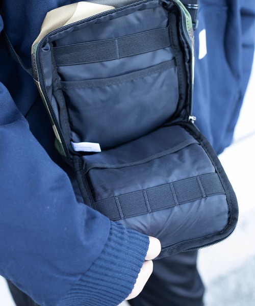 Carhartt（カーハート）の「【ユニセックスで着用可能】 carhartt / カーハート  LEGACY CROSS BODY GEAR ORGANIZER レガシー クロス ボディ ギア オーガナイザー ミニバッグ（ショルダーバッグ・メンズ・カモフラージュ/ブラウン/ブラック・FREE）」の12枚目の写真