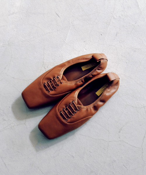 Au BANNISTER（オゥバニスター）の「スクエアトゥレースアップシューズ（ドレスシューズ・レディース・ホワイト/ブラック/キャメル・38/39/35/36/37）」の3枚目の写真