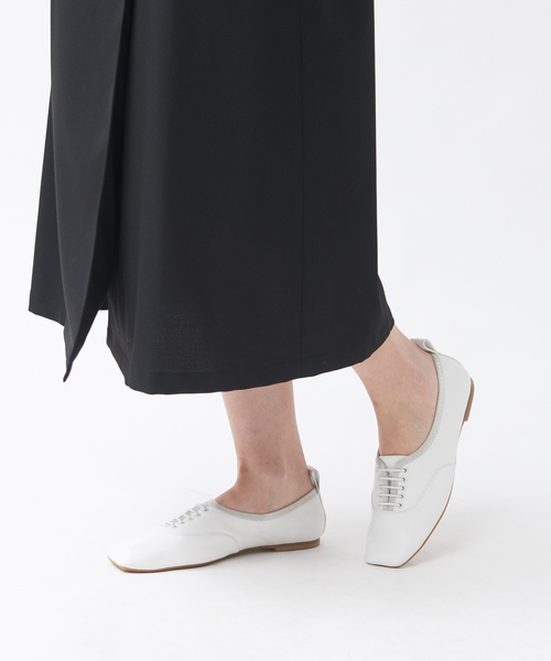 Au BANNISTER（オゥバニスター）の「スクエアトゥレースアップシューズ（ドレスシューズ・レディース・ホワイト/ブラック/キャメル・38/39/35/36/37）」の2枚目の写真