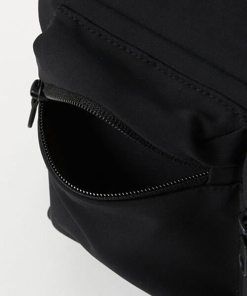 BEAUTY&YOUTH UNITED ARROWS（ビューティーアンドユースユナイテッドアローズ）の「【WEB店舗と一部店舗限定】 by ”小松マテーレ” ダブルポケット ショルダーバッグ（ショルダーバッグ・メンズ・ブラック・FREE）」の5枚目の写真