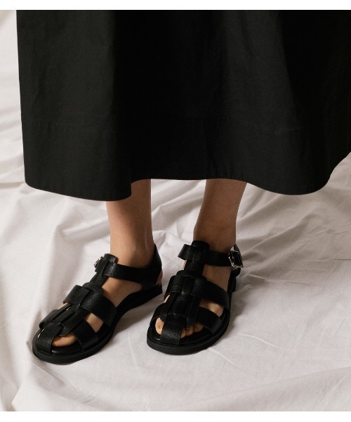 crie conforto（クリーコンフォルト）の「フラットグルカサンダル（サンダル・レディース・ブラック/キャメル/ホワイト・SMALL/MEDIUM/LARGE）」の15枚目の写真