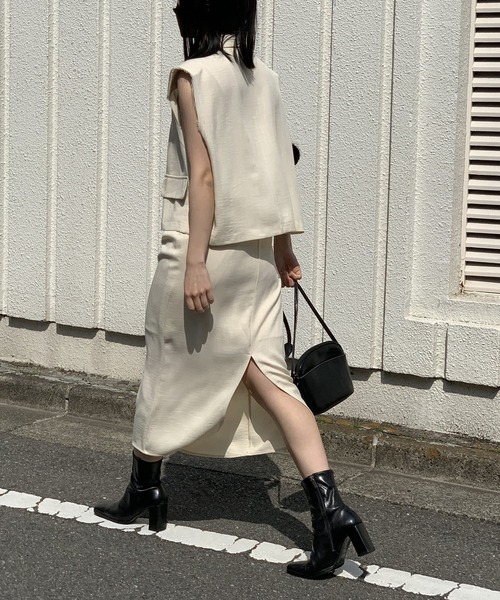 Jewelobe(ジュエローブ)の「ショートベスト×変形ストラップタイトキャミワンピースセット(セットアップ・レディース・ブラック/アイボリー・S/M)」の4枚目の写真