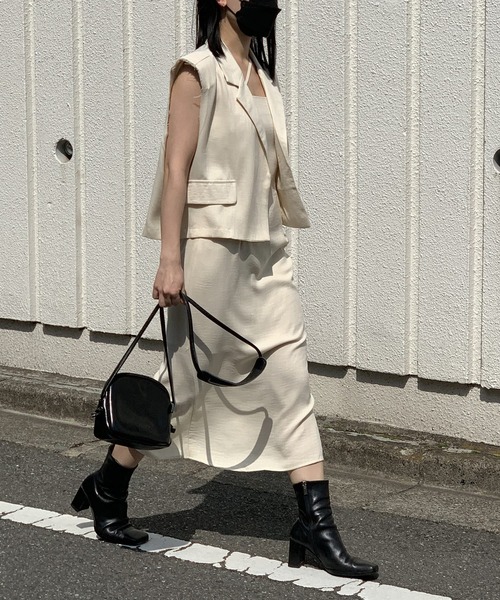 Jewelobe(ジュエローブ)の「ショートベスト×変形ストラップタイトキャミワンピースセット(セットアップ・レディース・ブラック/アイボリー・S/M)」の5枚目の写真