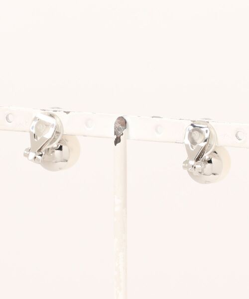 tone（トーン）の「【ECRu.】メタル×パールイヤリング（イヤリング・レディース・シルバー/ゴールド・FREE）」の5枚目の写真