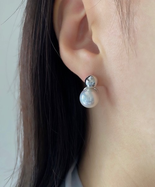 tone（トーン）の「【ECRu.】メタル×パールイヤリング（イヤリング・レディース・シルバー/ゴールド・FREE）」の4枚目の写真