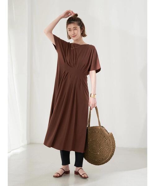 earth music&ecology（アースミュージックアンドエコロジー）の「ウエストタックワンピース（ワンピース・レディース・ダークブラウン/オリーブ・FREE）」の3枚目の写真
