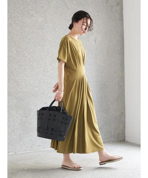 earth music&ecology（アースミュージックアンドエコロジー）の「ウエストタックワンピース（ワンピース・レディース・ダークブラウン/オリーブ・FREE）」の4枚目の写真