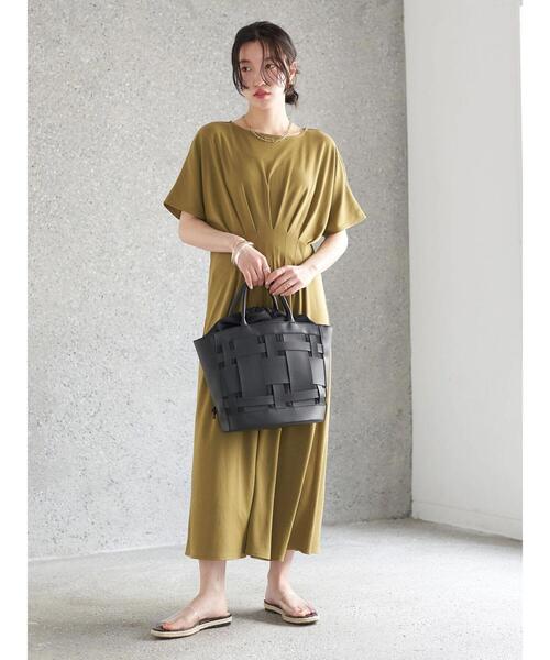 earth music&ecology（アースミュージックアンドエコロジー）の「ウエストタックワンピース（ワンピース・レディース・ダークブラウン/オリーブ・FREE）」の6枚目の写真